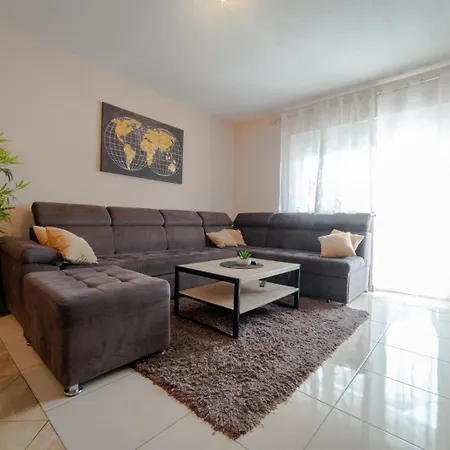 House Meri, 5+2,