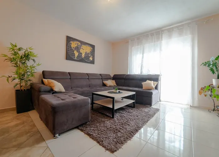 House Meri, 5+2,